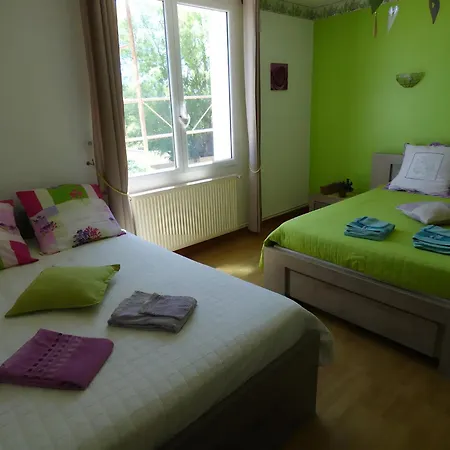 D'hotes Les Rosiers Bed and Breakfast